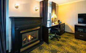 Comfort Hotel & Suites